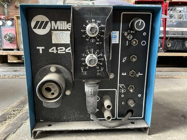 Miller t424 lasapparaat draadtoevoer unit - afbeelding 2 van  5