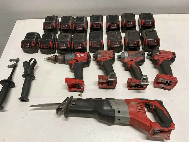 Milwaukee - 1 set van diverse accu machines en toebehoren - afbeelding 2 van  6