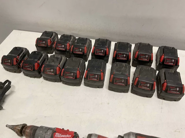 Milwaukee - 1 set van diverse accu machines en toebehoren - afbeelding 3 van  6