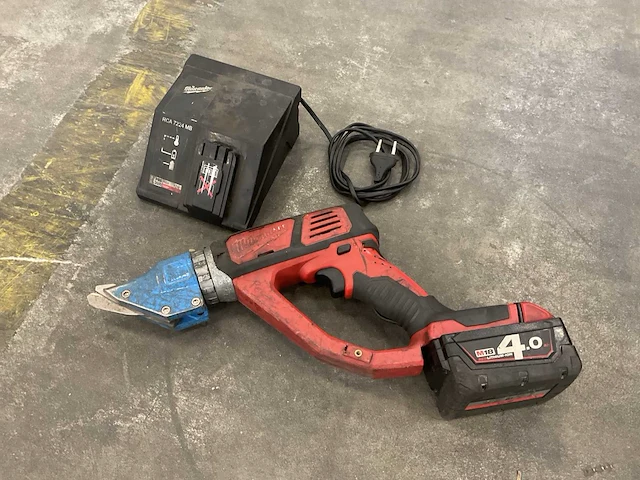 Milwaukee 18v accu plaatschaar - afbeelding 1 van  1