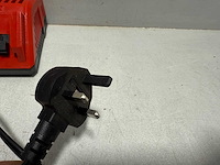 Milwaukee accu lader - afbeelding 2 van  2