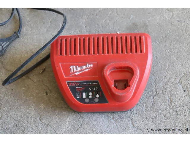 Milwaukee acculader type c 12 c - afbeelding 1 van  2
