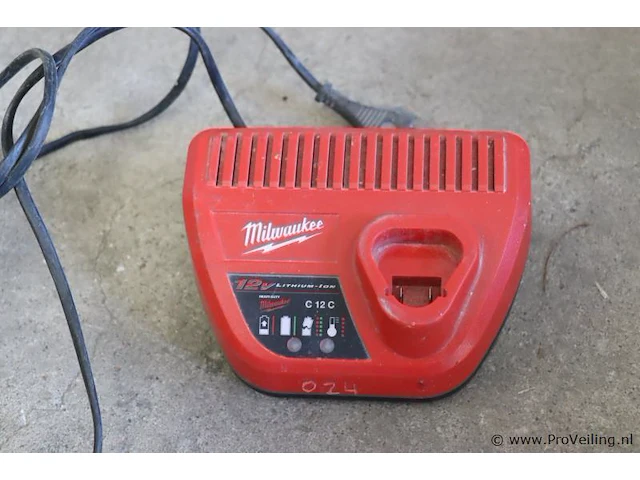 Milwaukee acculader type c 12 c - afbeelding 1 van  2
