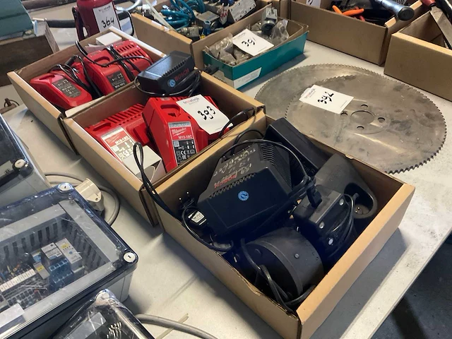 Milwaukee/ bosch acculader - afbeelding 2 van  5