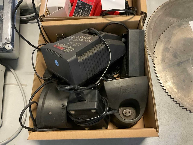 Milwaukee/ bosch acculader - afbeelding 3 van  5