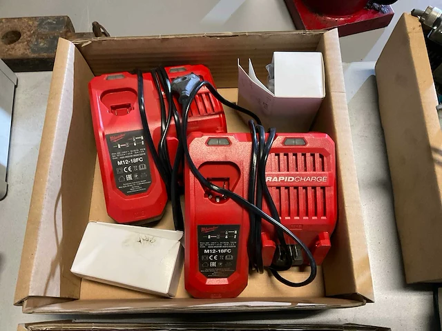 Milwaukee/ bosch acculader - afbeelding 5 van  5