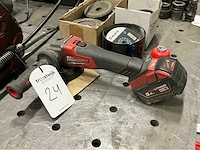 Milwaukee haakse slijpmachine en vetspuit - afbeelding 4 van  6