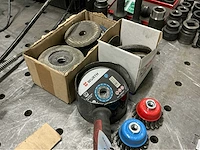 Milwaukee haakse slijpmachine en vetspuit - afbeelding 6 van  6