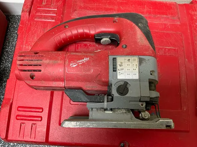 Milwaukee jspe 135 tox pendeldecoupeerzaag - afbeelding 2 van  5