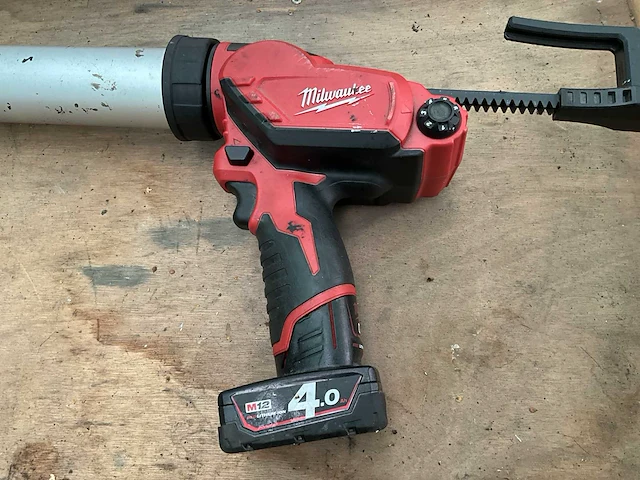 Milwaukee m12 pcg lijmpistool - afbeelding 2 van  5