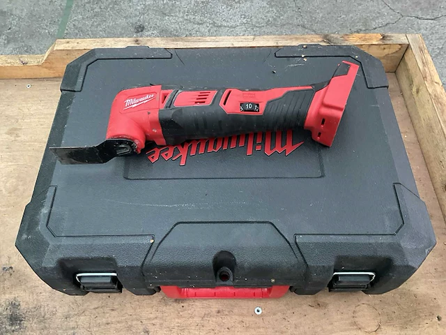 Milwaukee m18 bmt multi-tool - afbeelding 1 van  7