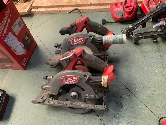 Milwaukee m18 cgs55 cirkelzaagmachine (2x) - afbeelding 1 van  4