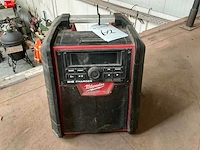 Milwaukee m18 charger bouwradio - afbeelding 1 van  2