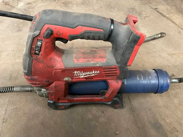 Milwaukee m18 gg accu vetspuit - afbeelding 2 van  4