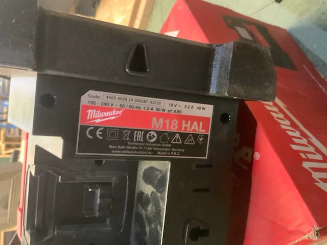 Milwaukee m18 hal bouwlamp - afbeelding 4 van  5