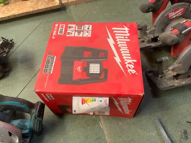 Milwaukee m18 hal bouwlamp - afbeelding 5 van  5