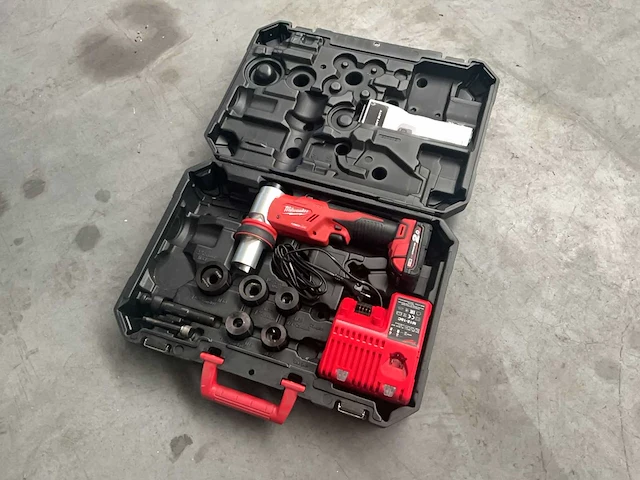 Milwaukee m18hkp accu ponsgereedschap - afbeelding 1 van  7