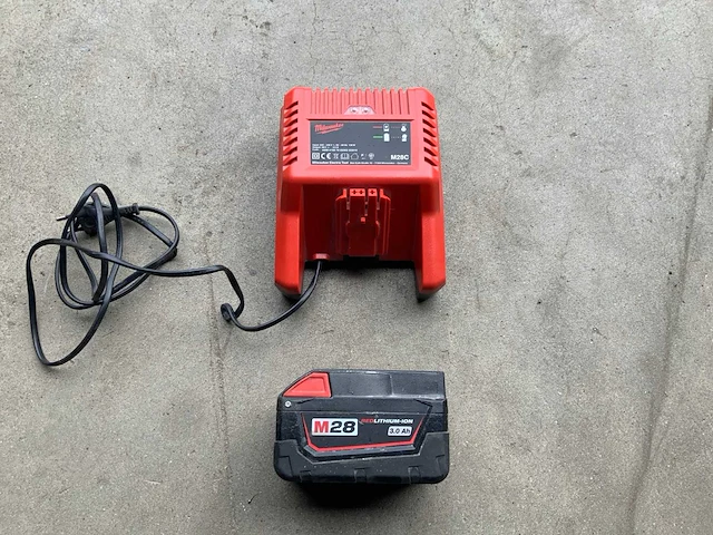 Milwaukee m28 accu en lader - afbeelding 1 van  5