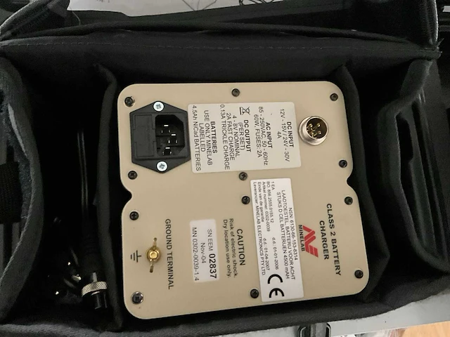 Minelab acculader - afbeelding 2 van  4