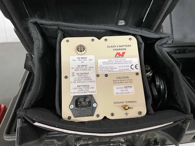 Minelab acculader - afbeelding 1 van  3