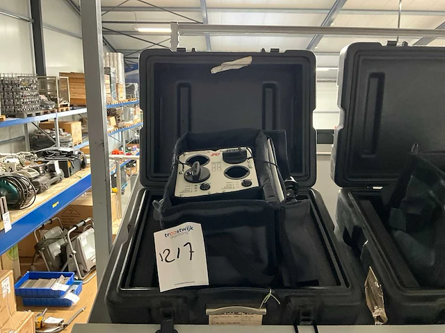 Minelab f-series acculader - afbeelding 1 van  3