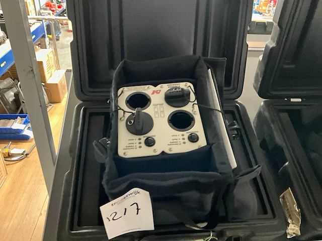Minelab f-series acculader - afbeelding 2 van  3