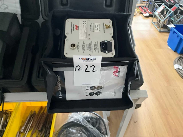 Minelab f-series acculader - afbeelding 1 van  3