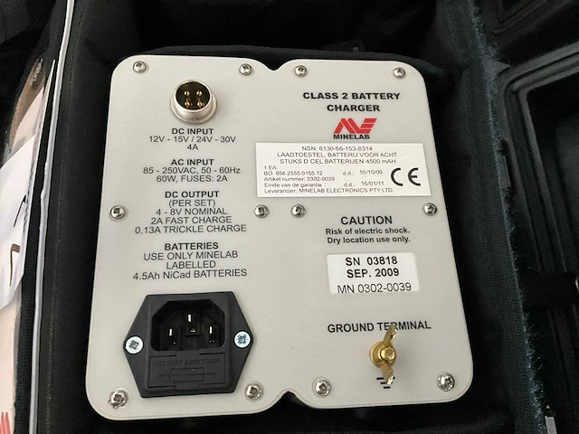 Minelab f-series acculader - afbeelding 2 van  3