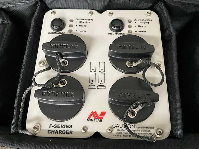 Minelab f-series acculader - afbeelding 3 van  3