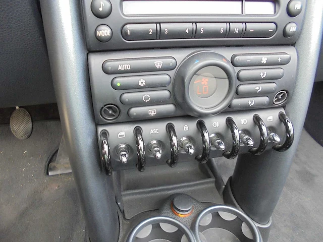Mini - 2005 - mini cabrio - 1.6 one sidewalk - 6-thh-55 - afbeelding 15 van  15