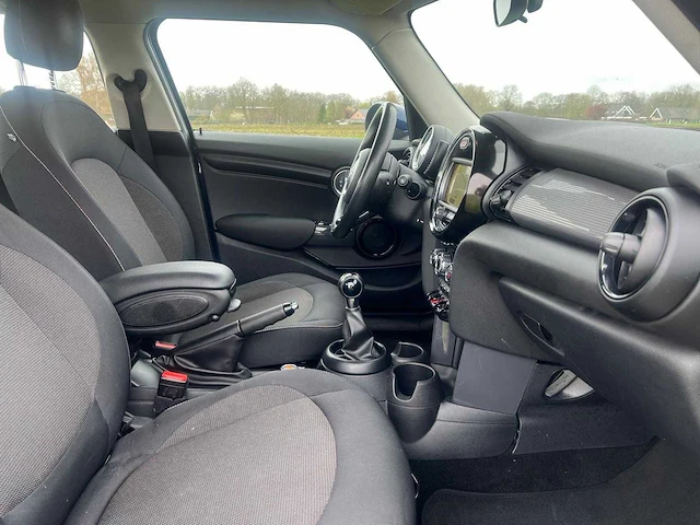 Mini - mini - 1.5 cooper d bns. - 2015 - afbeelding 4 van  13