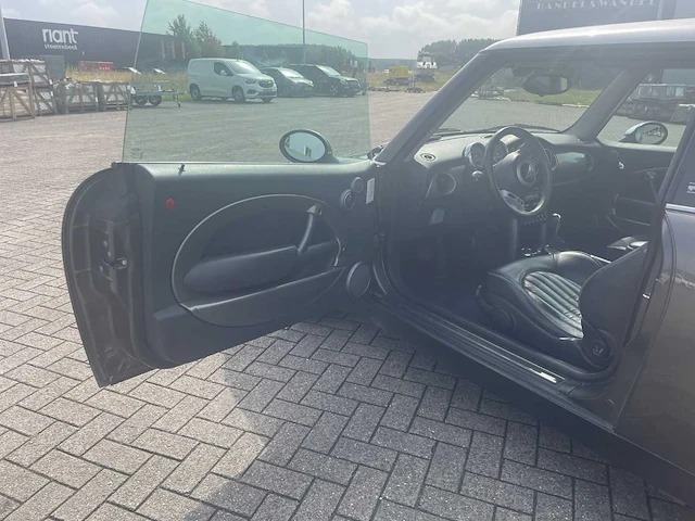 Mini - mini - 1.6 cooper - personenauto - 2006 - afbeelding 9 van  24