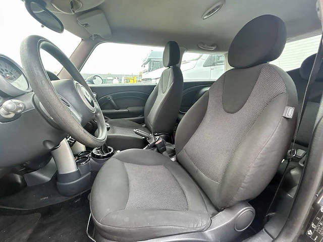 Mini - mini - 1.6 one - personenauto - afbeelding 2 van  19