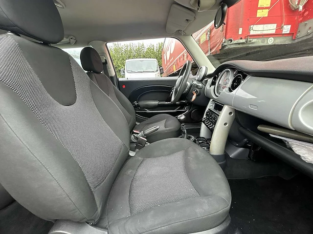 Mini - mini - 1.6 one - personenauto - afbeelding 11 van  19