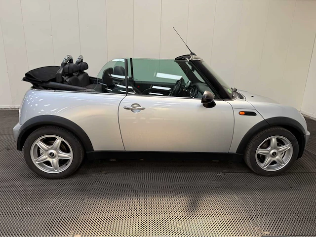 Mini - mini cabrio - personenauto -2005 - afbeelding 35 van  36