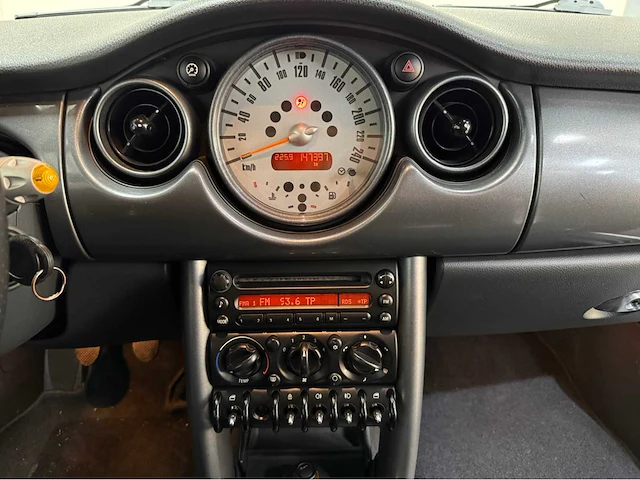 Mini - mini cabrio -personenauto - 2005 - afbeelding 12 van  29