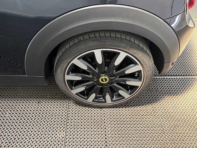 Mini - mini electric - mini yours 33 kwh - car - 2021 - afbeelding 21 van  32
