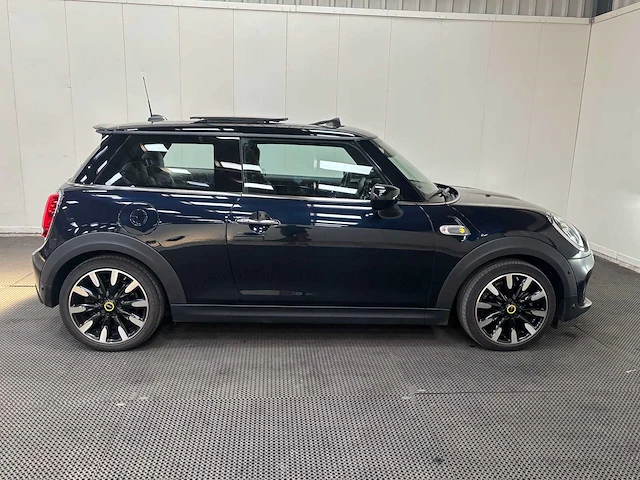 Mini - mini electric - mini yours 33 kwh - car - 2021 - afbeelding 27 van  32