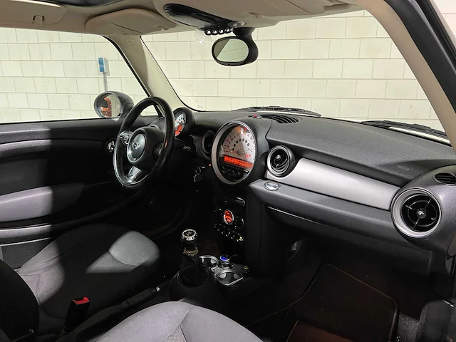 Mini 1.6 one 98pk 2011, s-637-tt - afbeelding 31 van  36