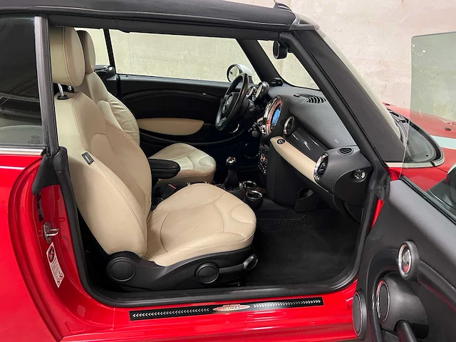 Mini cabriolet cooper s chili 1.6 184pk 2013, 7-tgk-59 - afbeelding 18 van  53