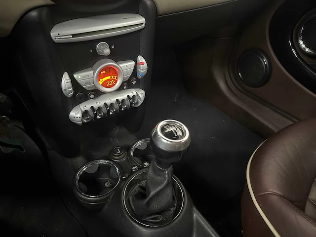 Mini clubman 1.6 cooper chili 120pk 2008 (origineel-nl), 10-zp-kj - afbeelding 19 van  33