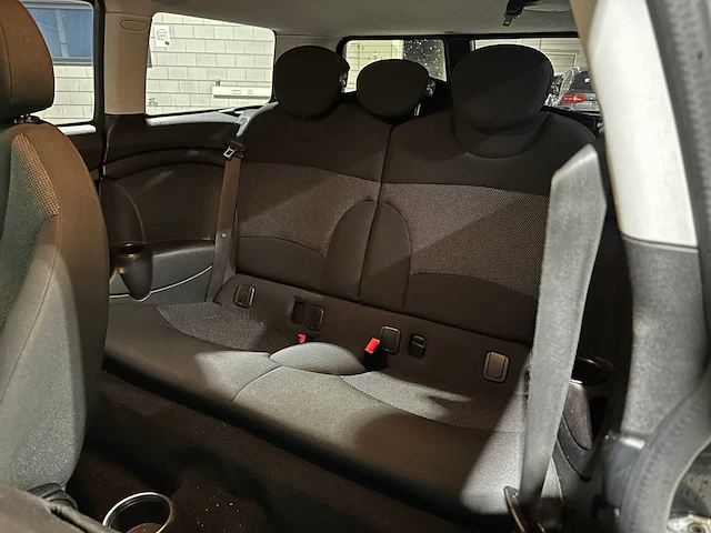 Mini clubman cooper d pepper 1.6 109 2008, 61-gnh-9 - afbeelding 22 van  38