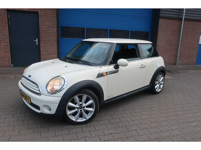 Mini cooper 1.6 one minimal. bns, 02-lxt-1 - afbeelding 1 van  17