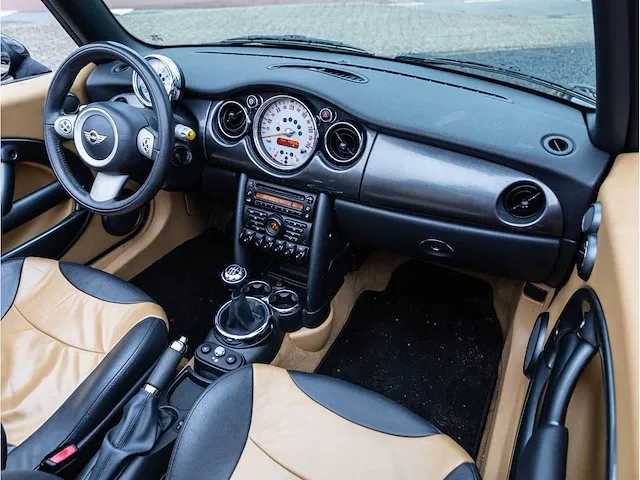 Mini cooper cabrio 1.6 chili 2006 lederen bekleding stoelverwarming parkeersensoren climate control 17"inch, 90-tf-sj - afbeelding 19 van  38
