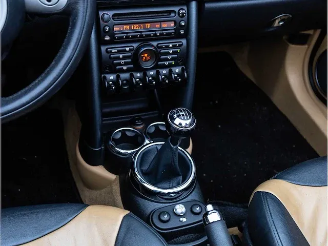 Mini cooper cabrio 1.6 chili 2006 lederen bekleding stoelverwarming parkeersensoren climate control 17"inch, 90-tf-sj - afbeelding 26 van  38