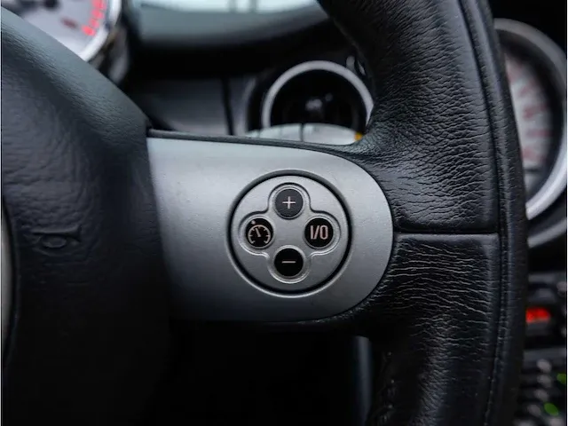 Mini cooper cabrio 1.6 chili 2006 lederen bekleding stoelverwarming parkeersensoren climate control 17"inch, 90-tf-sj - afbeelding 28 van  38