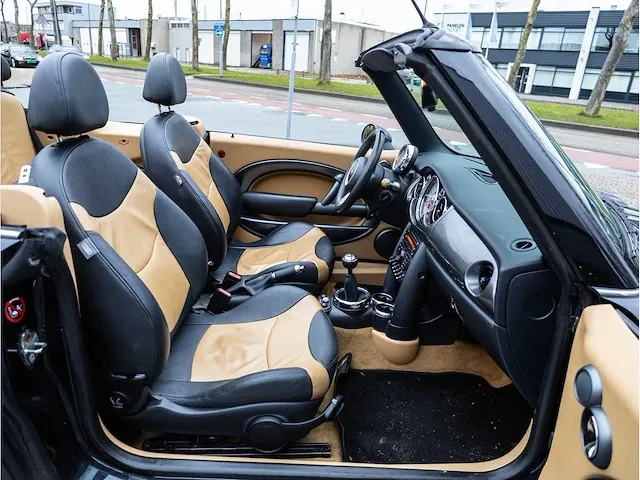 Mini cooper cabrio 1.6 chili 2006 lederen bekleding stoelverwarming parkeersensoren climate control 17"inch, 90-tf-sj - afbeelding 30 van  38