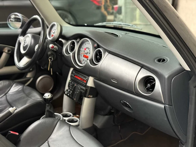 Mini cooper s 1.6 163pk 2004, 22-xs-xk - afbeelding 37 van  50