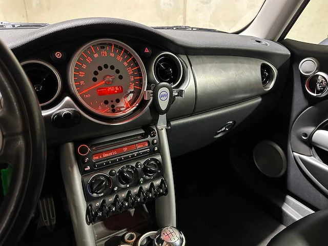 Mini cooper s 1.6 170pk 2005, 17-kbs-7 youngtimer - afbeelding 22 van  40