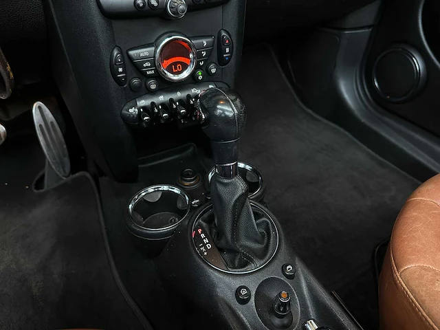 Mini cooper s chili cabriolet 1.6 184pk 2010 (automaat), 42-nvf-9 - afbeelding 18 van  37